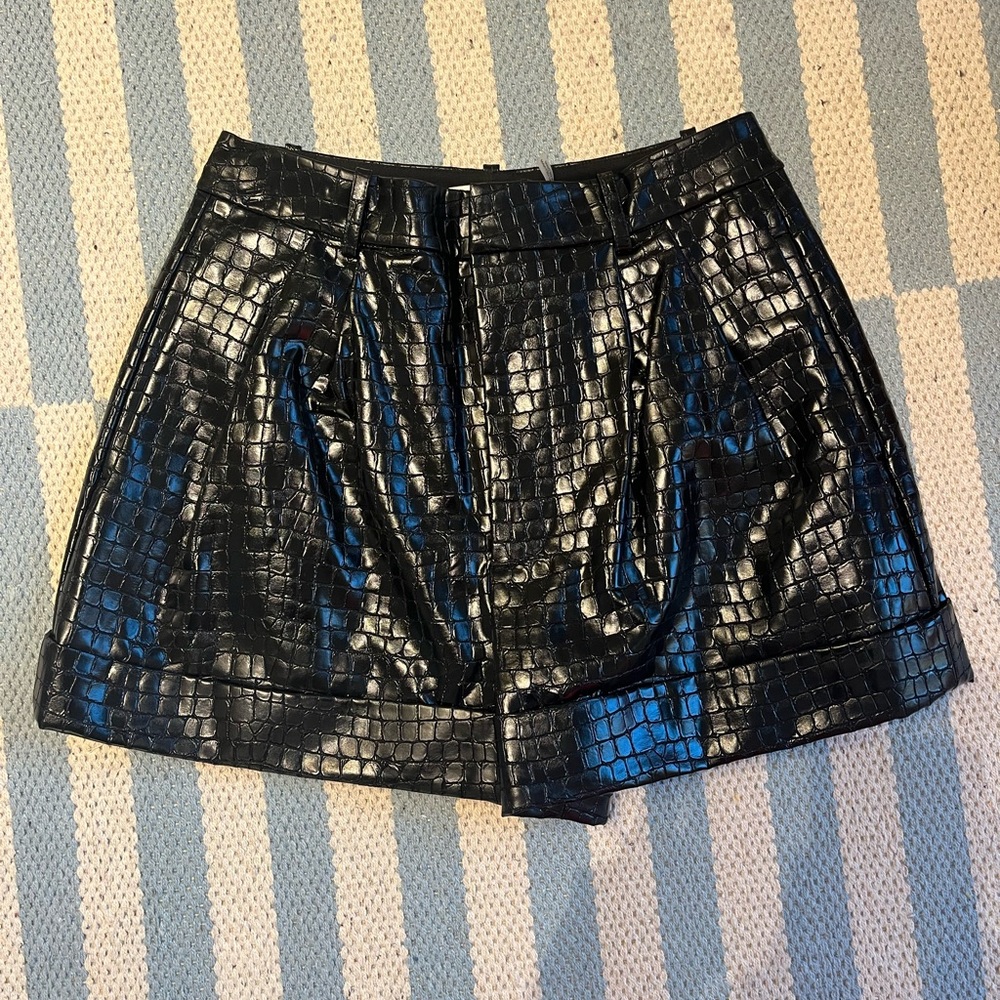 NWOT Size 2 Alice + Olivia black faux leather croc shorts